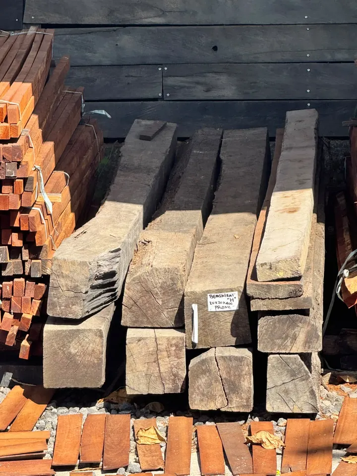 Reclaimed Bangkirai beams and stacked decking boards in the Kitaru lumberyard in Bali